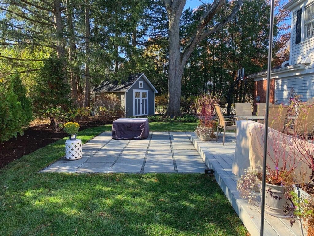 The Bravos LAndscape Bluestone Grid PAtio