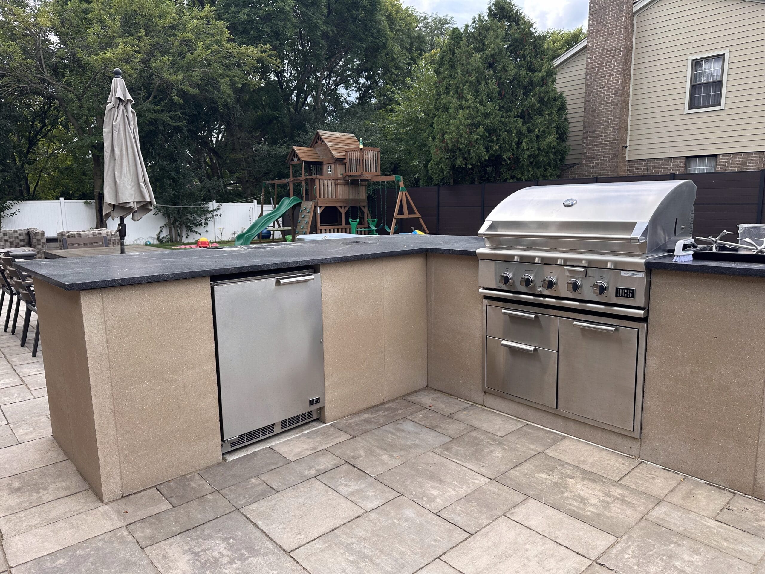 Outdoor Kitchen with Granite Countertop
